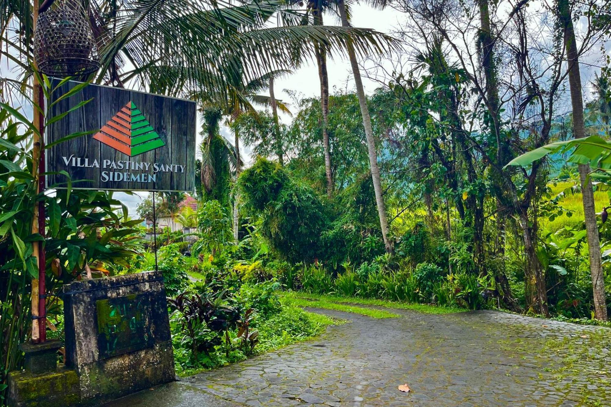 Pastiny Santy * Sidemen (Bali)