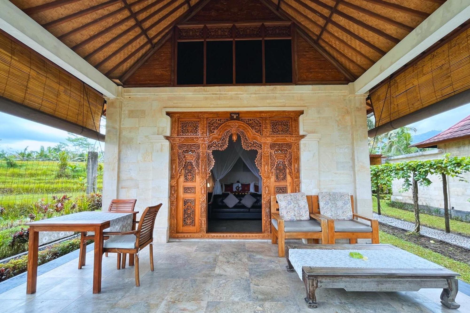 Pastiny Santy Sidemen (Bali)